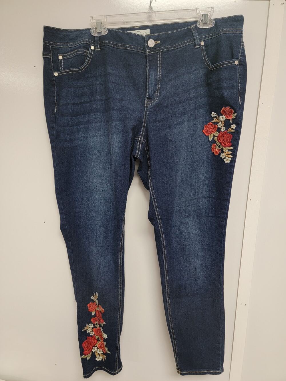 NWOT CATO Curvy Jeans Embroidery Flower Detail Roses 16W 0127